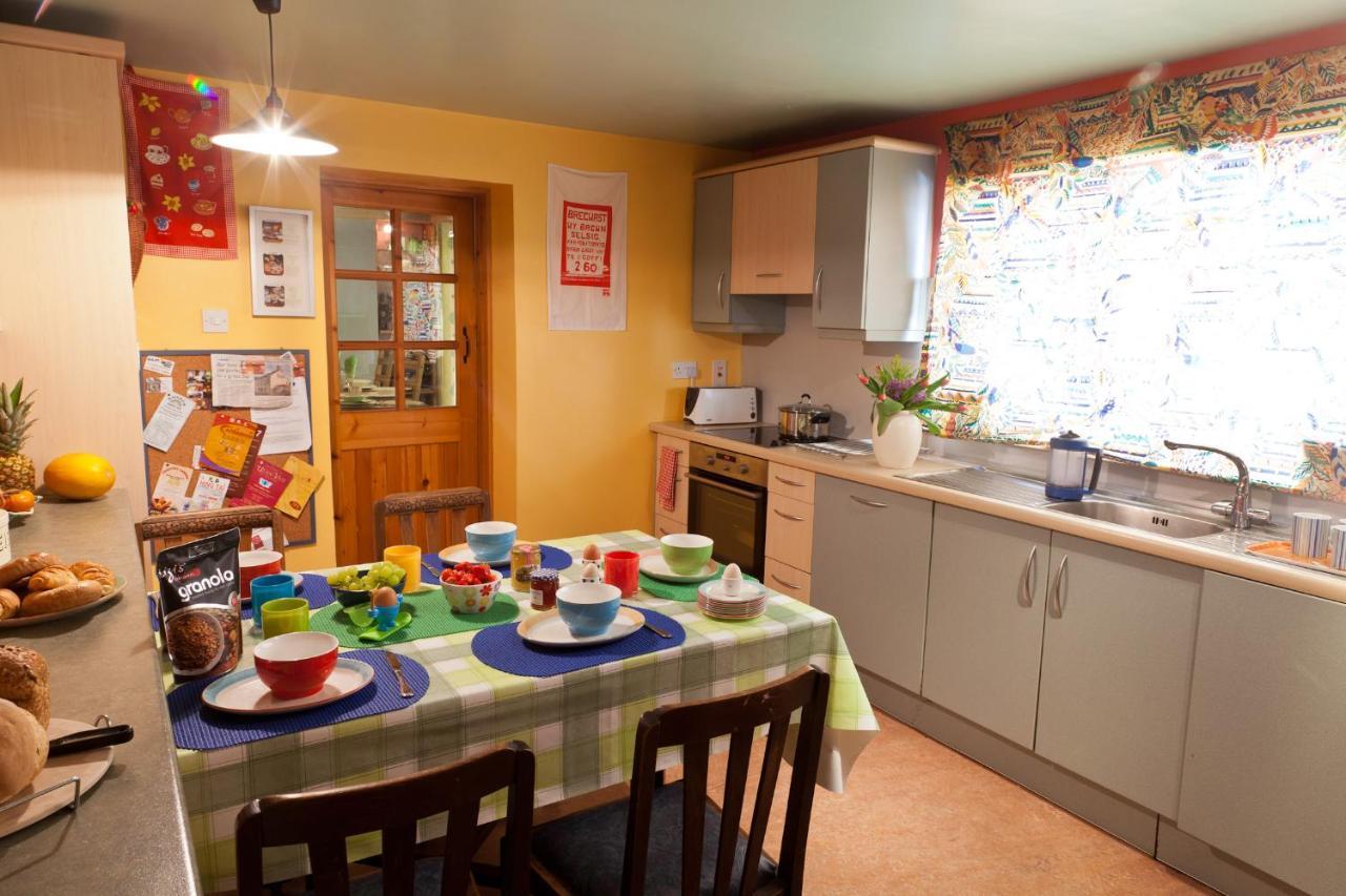 1 Tan Yr Eglwys Barn Cottage Pontardawe Экстерьер фото