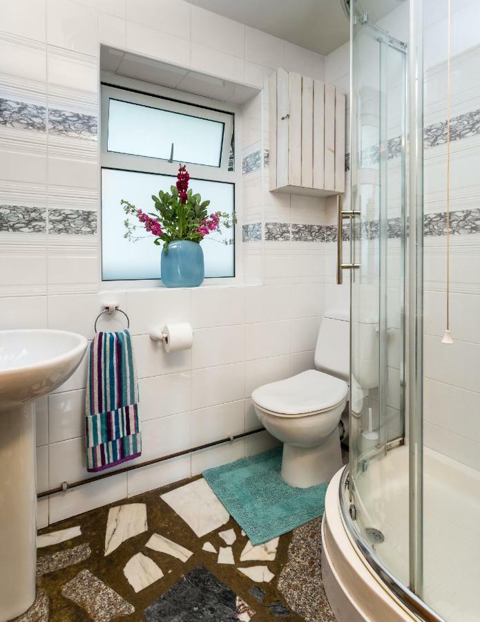 1 Tan Yr Eglwys Barn Cottage Pontardawe Экстерьер фото