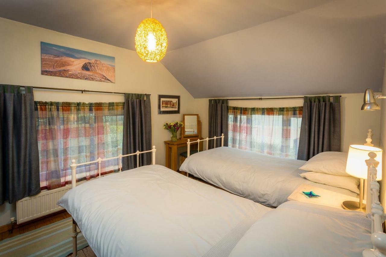 1 Tan Yr Eglwys Barn Cottage Pontardawe Экстерьер фото